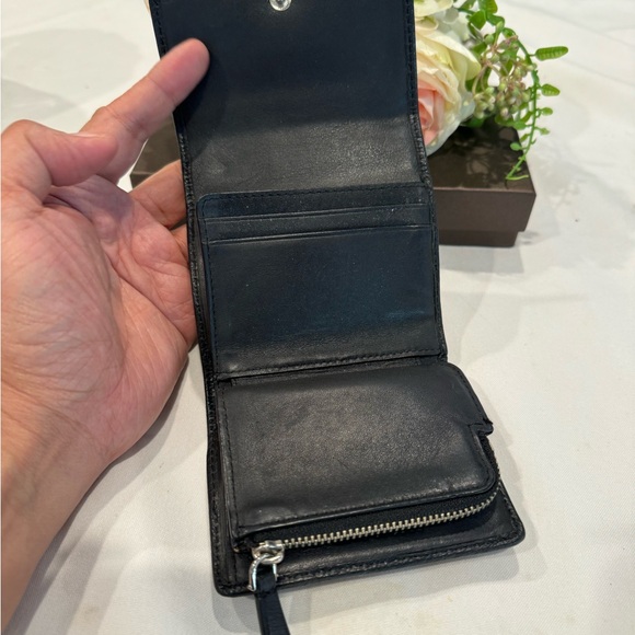 Authentic Marc Jacob’s small snap zippy wallet. - Picture 8 of 10